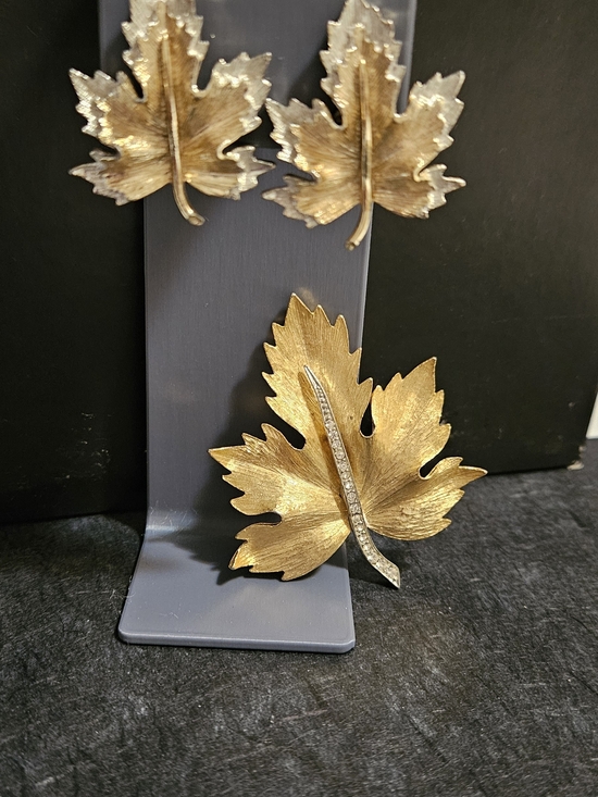 Vintage Jewelry - Vintage Gold Maple Leaf Brooch and Earring Set.